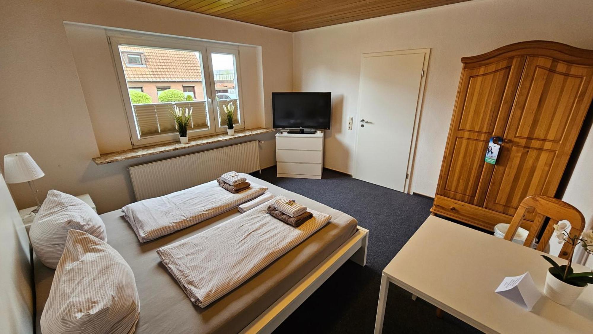 Hotel Dorfkrug Büsum - günstige Altbauzimmer Am Oland Zimmer foto